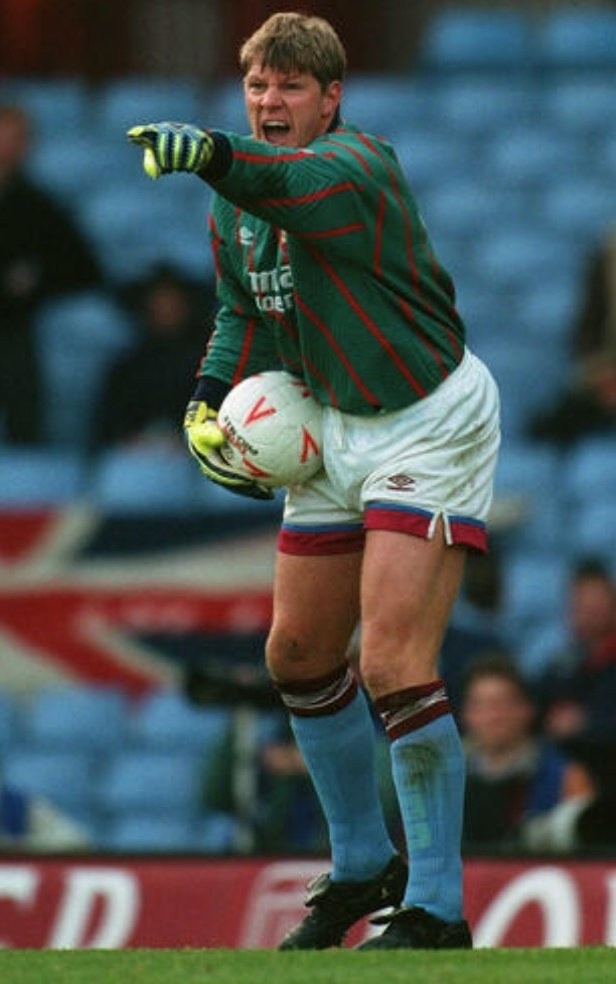 67岁维拉传奇12年前毅然离开足坛开始干快递公司：我很享受这工作